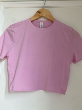 Lululemon athletica Wundermost Ultra-Soft Nulu Crewneck Cropped T-Shirt medium 💗